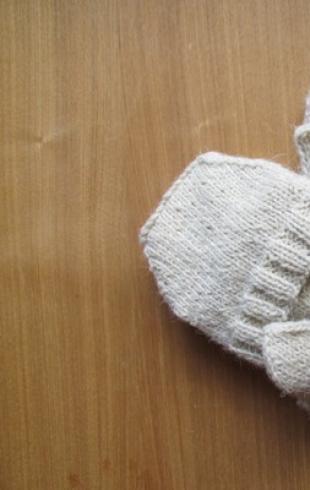 Як зв'язати спицями рукавички з відкидним верхом?
