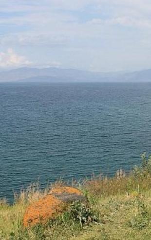 لؤلؤة فيرمينيا اللازوردية - بحيرة سيفان