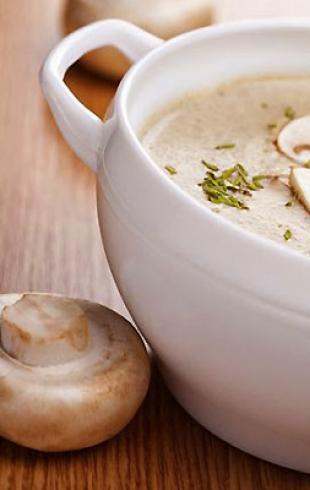 وصفة لحساء الكريمة المهروسة مع حساء البيشيريتسا مع الكوسة والفطر