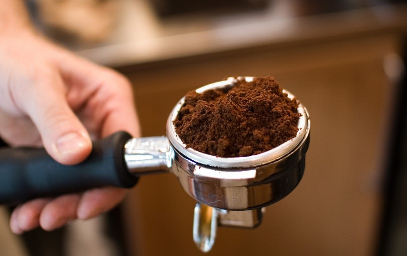 كيفية إعداد شبكة في آلة القهوة التلقائي؟ تأثير الطحن على نوعية الطهي القهوة في آلات الطهي
