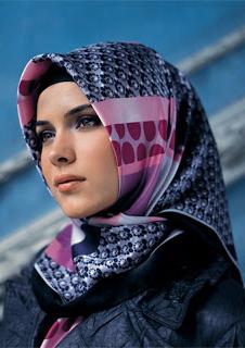 دستمال زیبا بر روی سر برای مسلمانان. چگونه زیبایی دستمال را بر روی سر مسلمان قرار دهید.
