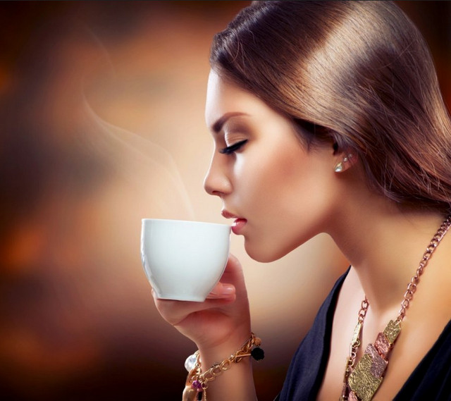 Яагаад өглөө кофе ууж болохгүй гэж. Кофе уух нь дээр.