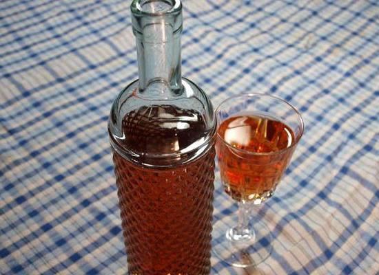 كيف يمكنك صنع النبيذ باستخدام Shovkovits؟  النبيذ من shovkovitsi - حان الوقت للغوص والتعجب بنفسك.