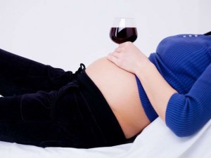 Чи можна пити вагітним вино?