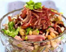 Pokrokov-Rezepte für Salate mit gekochtem Schweinefleisch, zu Hause zubereitet