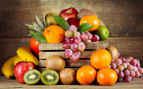 چگونه یک دسته میوه برای هدیه درست کنیم